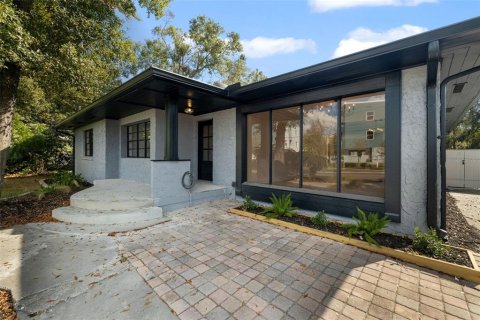 House in Tampa, Florida 3 bedrooms, 217.39 sq.m. № 2151979 - photo 2