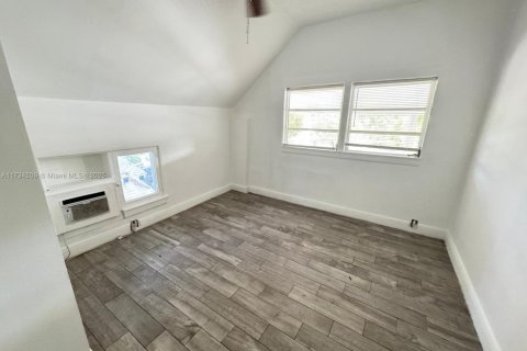 Commercial property in Lake Worth, Florida 278.71 sq.m. № 1867440 - photo 27