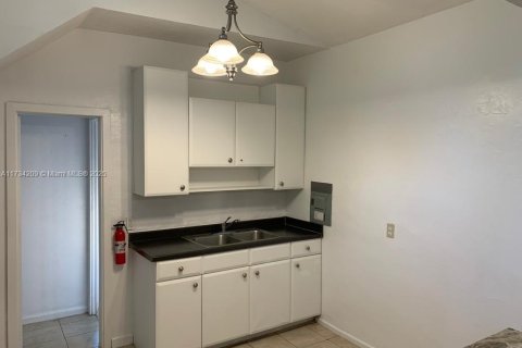 Commercial property in Lake Worth, Florida 278.71 sq.m. № 1867440 - photo 6