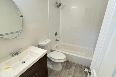 Commercial property in Lake Worth, Florida 278.71 sq.m. № 1867440 - photo 25