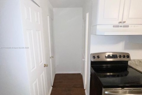 Commercial property in Lake Worth, Florida 278.71 sq.m. № 1867440 - photo 20