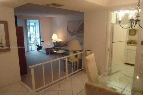 Condo in Lauderhill, Florida, 1 bedroom  № 1874162 - photo 2