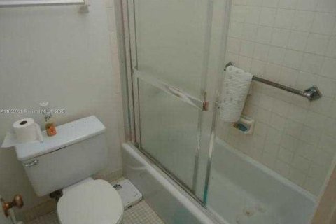 Condo in Lauderhill, Florida, 1 bedroom  № 1874162 - photo 4