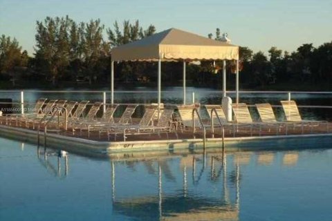 Condo in Lauderhill, Florida, 1 bedroom  № 1874162 - photo 7
