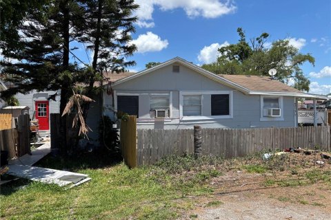 Immobilier commercial à vendre à Tampa, Floride: 9 chambres, 599.22 m2 № 1741154 - photo 1