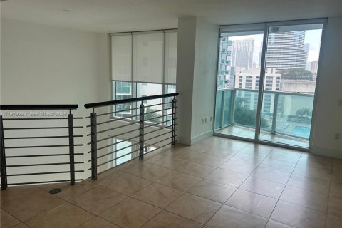 Кондоминиум с 2 спальнями в Майами, Флорида № 2046318