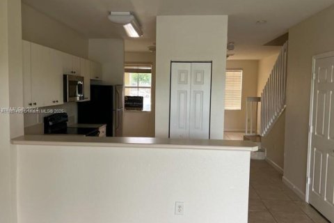 Townhouse in Homestead, Florida 3 bedrooms, 123.1 sq.m. № 1941148 - photo 4