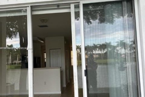 Townhouse in Homestead, Florida 3 bedrooms, 123.1 sq.m. № 1941148 - photo 15