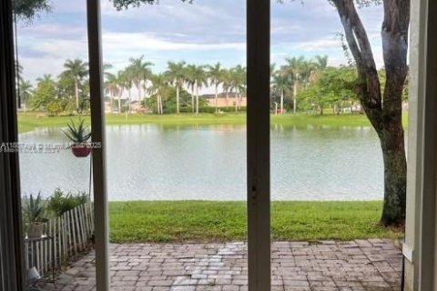 Townhouse in Homestead, Florida 3 bedrooms, 123.1 sq.m. № 1941148 - photo 14