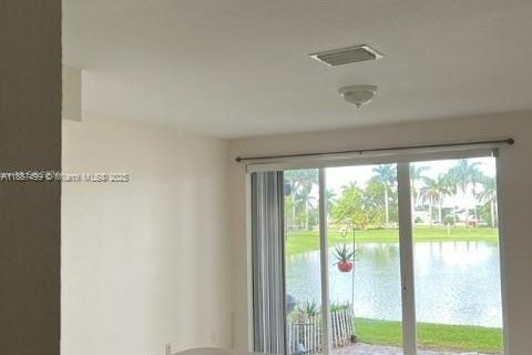 Townhouse in Homestead, Florida 3 bedrooms, 123.1 sq.m. № 1941148 - photo 11