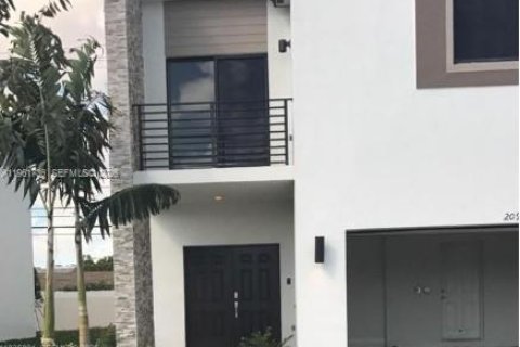 Adosado en Miami, Florida 3 dormitorios, 122.63 m2 № 2023753