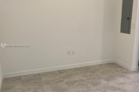 Townhouse in Miami, Florida 3 bedrooms, 122.63 sq.m. № 2023753 - photo 4