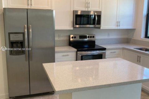 Townhouse in Miami, Florida 3 bedrooms, 122.63 sq.m. № 2023753 - photo 3