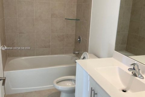 Townhouse in Miami, Florida 3 bedrooms, 122.63 sq.m. № 2023753 - photo 7