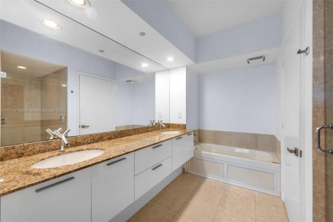 Condo in Miami Beach, Florida, 3 bedrooms  № 1472515 - photo 27