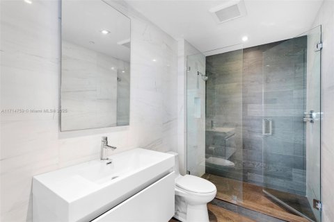 Condo in Miami Beach, Florida, 3 bedrooms  № 1472515 - photo 30