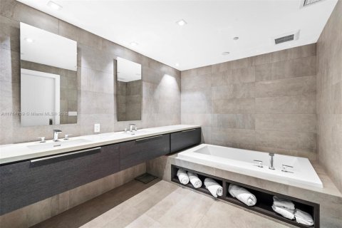 Condo in Miami Beach, Florida, 3 bedrooms  № 1472515 - photo 23