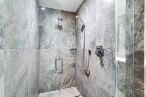 Condo in Miami Beach, Florida, 3 bedrooms  № 1472515 - photo 24