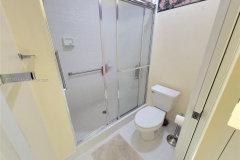 Condominio en venta en Tamarac, Florida, 2 dormitorios, 112.88 m2 № 1774303 - foto 28