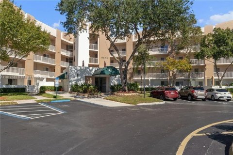 Condominio en venta en Tamarac, Florida, 2 dormitorios, 112.88 m2 № 1774303 - foto 2