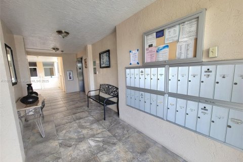 Condominio en venta en Tamarac, Florida, 2 dormitorios, 112.88 m2 № 1774303 - foto 5