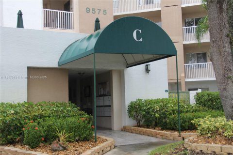 Condominio en venta en Tamarac, Florida, 2 dormitorios, 112.88 m2 № 1774303 - foto 4