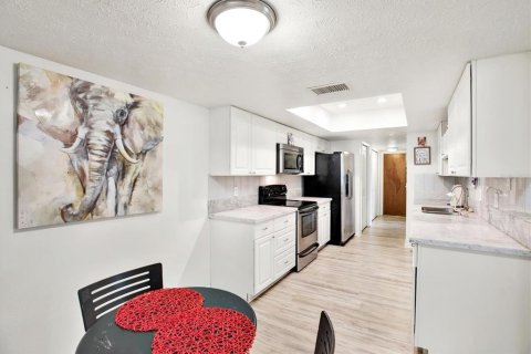 House in Tampa, Florida 3 bedrooms, 156.54 sq.m. № 1630787 - photo 11