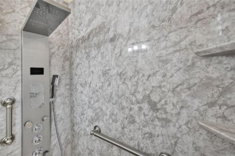 Villa ou maison à vendre à Mount Dora, Floride: 2 chambres, 189.8 m2 № 2238657 - photo 24