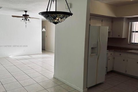 House in Fort Lauderdale, Florida 4 bedrooms, 170.66 sq.m. № 2048913 - photo 7