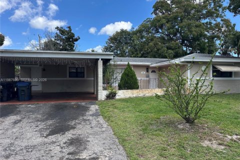 House in Fort Lauderdale, Florida 4 bedrooms, 170.66 sq.m. № 2048913 - photo 2