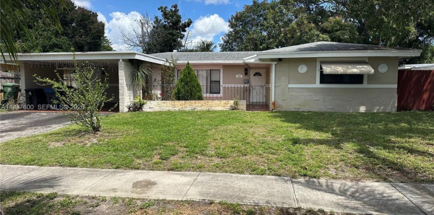 House in Fort Lauderdale, Florida 4 bedrooms, 170.66 sq.m. № 2048913
