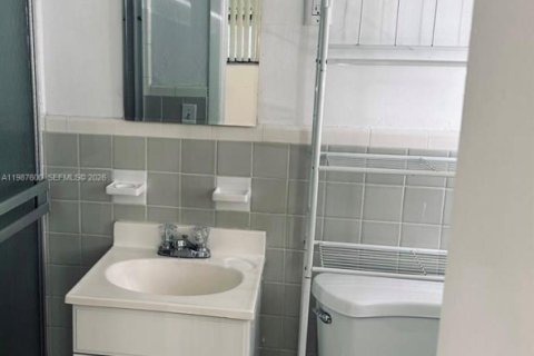 House in Fort Lauderdale, Florida 4 bedrooms, 170.66 sq.m. № 2048913 - photo 9