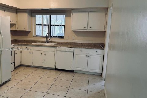House in Fort Lauderdale, Florida 4 bedrooms, 170.66 sq.m. № 2048913 - photo 5