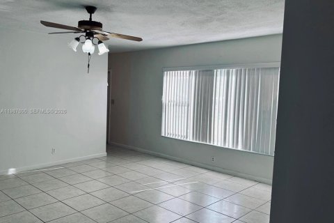 House in Fort Lauderdale, Florida 4 bedrooms, 170.66 sq.m. № 2048913 - photo 6