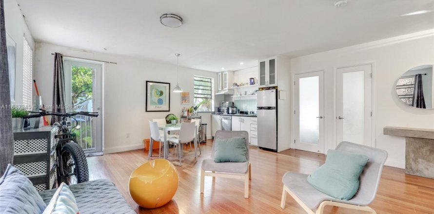 Condominio en Miami Beach, Florida, 1 dormitorio № 1710158