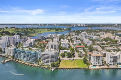 Apartment in Bay Harbor Islands, Florida 1 bedroom, 1976.22 sq.m. № 1932496 - photo 14