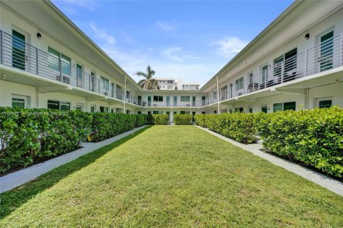 Apartment in Bay Harbor Islands, Florida 1 bedroom, 1976.22 sq.m. № 1932496 - photo 2