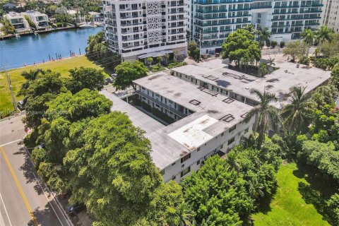 Apartment in Bay Harbor Islands, Florida 1 bedroom, 1976.22 sq.m. № 1932496 - photo 10