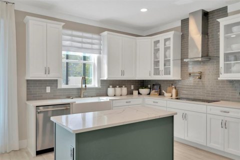 House in New Port Richey, Florida 4 bedrooms, 221.66 sq.m. № 2351948 - photo 9