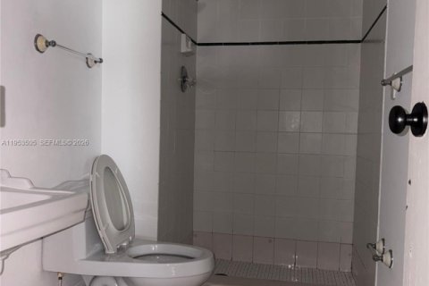 Снять в аренду кондоминиум в Майами-Бич, Флорида 1 спальня, 127.09м2, № 2007885 - фото 30