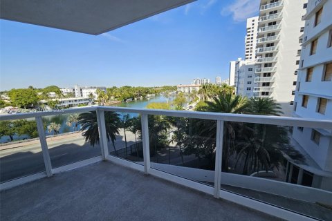 Снять в аренду кондоминиум в Майами-Бич, Флорида 1 спальня, 127.09м2, № 2007885 - фото 13