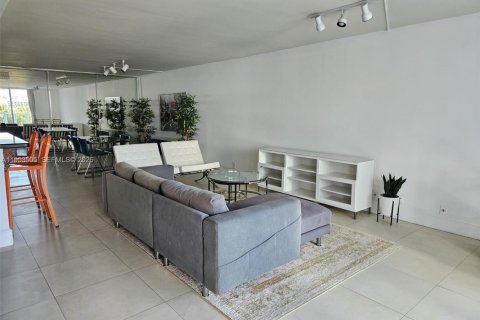 Снять в аренду кондоминиум в Майами-Бич, Флорида 1 спальня, 127.09м2, № 2007885 - фото 3