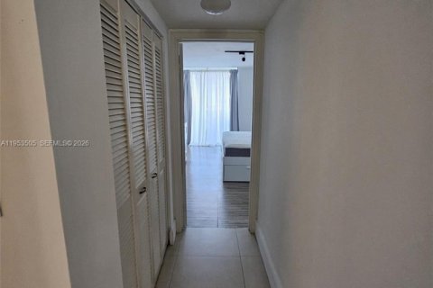 Снять в аренду кондоминиум в Майами-Бич, Флорида 1 спальня, 127.09м2, № 2007885 - фото 17