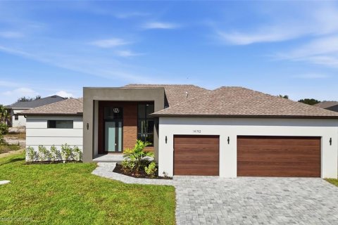 Casa en Port Charlotte, Florida 3 dormitorios, 187.11 m2 № 2129222