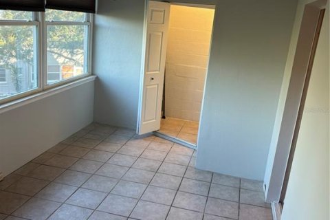 Condo in Saint Petersburg, Florida, 2 bedrooms № 2101364 - photo 13