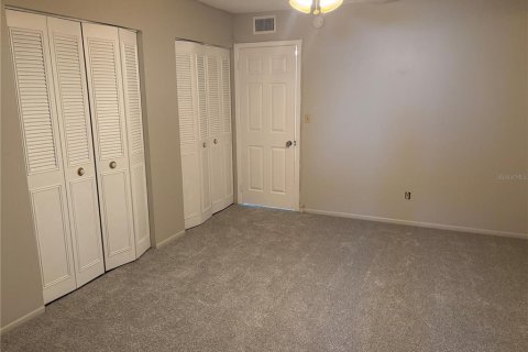 Condo in Saint Petersburg, Florida, 2 bedrooms № 2101364 - photo 11