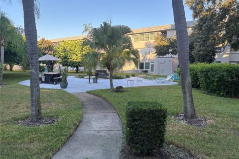 Condo in Saint Petersburg, Florida, 2 bedrooms № 2101364 - photo 19