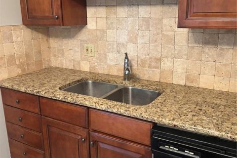 Condo in Saint Petersburg, Florida, 2 bedrooms № 2101364 - photo 4