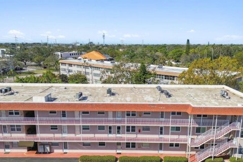 Condo in Saint Petersburg, Florida, 2 bedrooms № 2101364 - photo 20