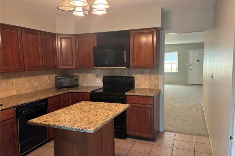 Condo in Saint Petersburg, Florida, 2 bedrooms № 2101364 - photo 6